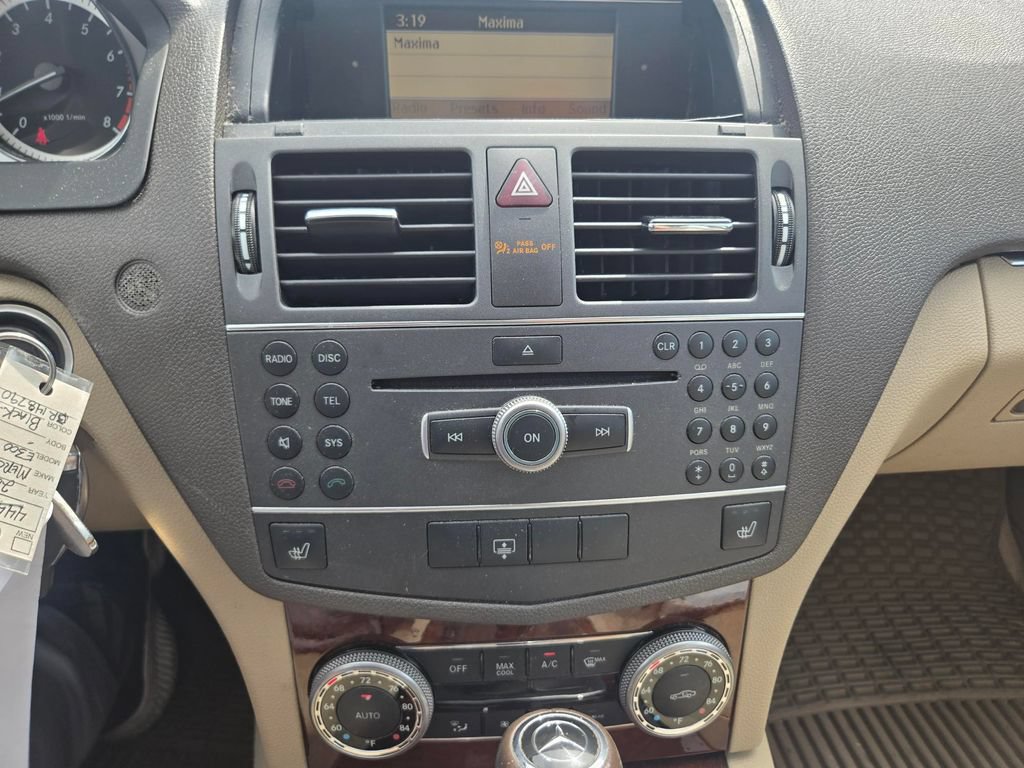 Used 2011 Mercedes-Benz C 300 4MATIC Sedan image 11