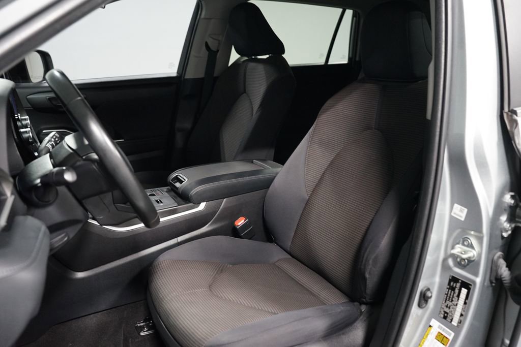 Used 2023 Toyota Highlander LE image 27