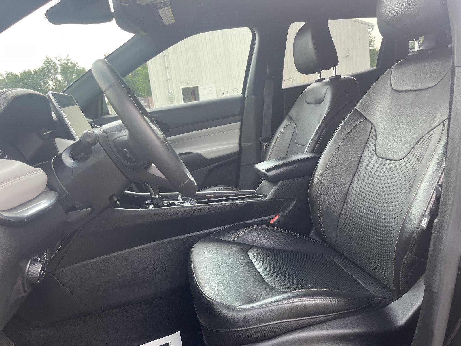 Used 2023 Jeep Compass Limited AWD/4WD image 16