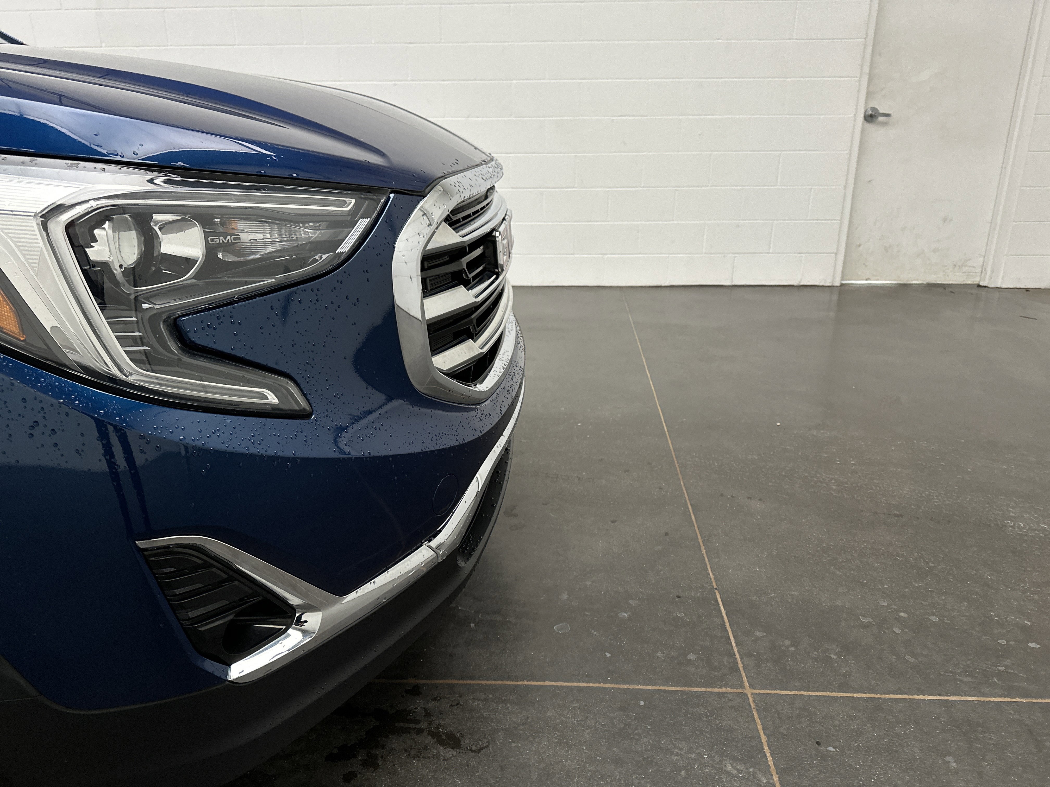 Used 2019 GMC Terrain SLT w/ Preferred Package image 2