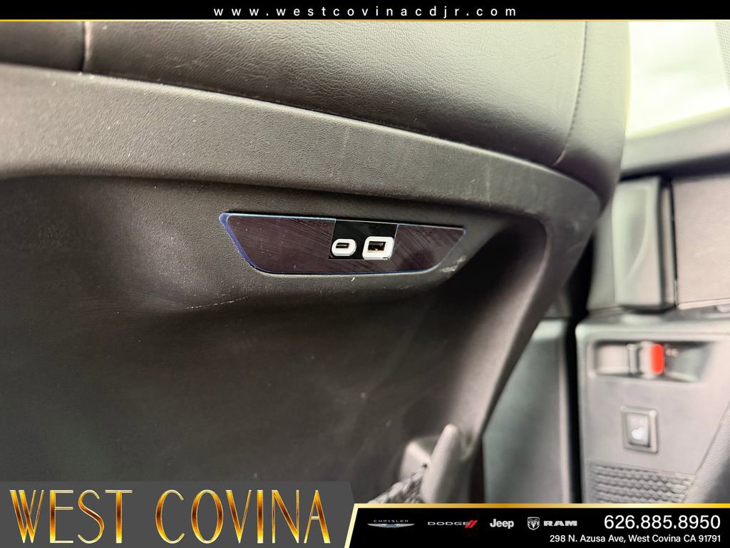 Used 2026 Chrysler Pacifica Limited w/ S Appearance Package FWD image 36