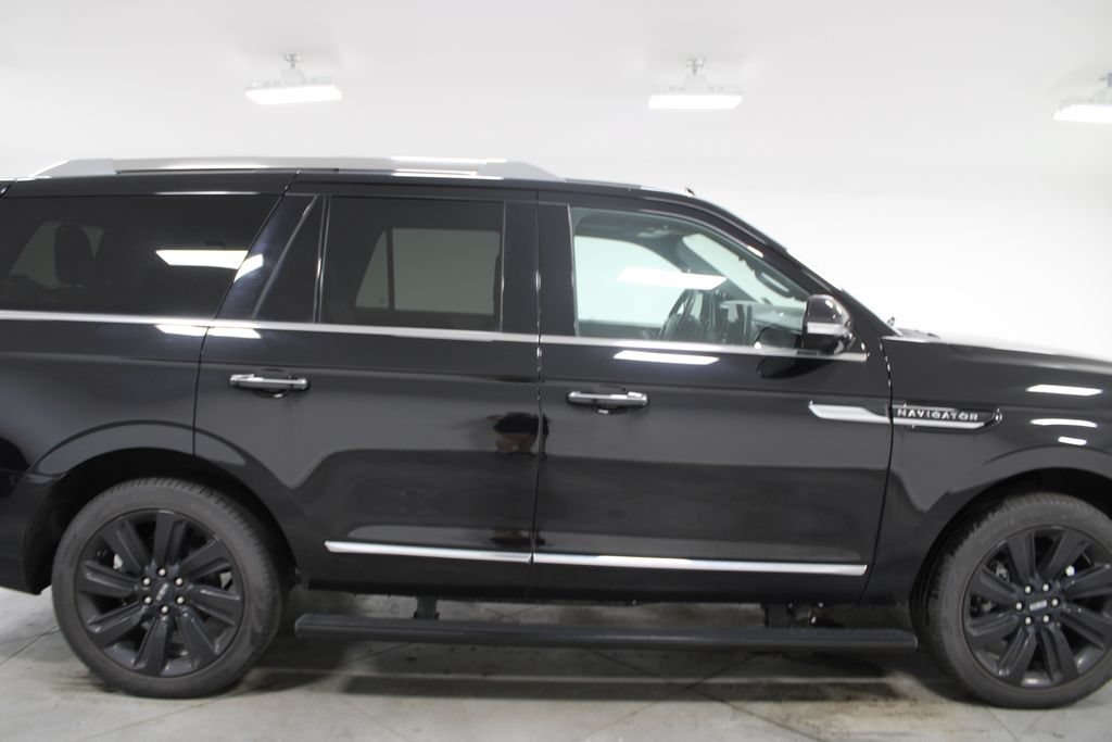 Used 2022 Lincoln Navigator Reserve AWD/4WD image 11