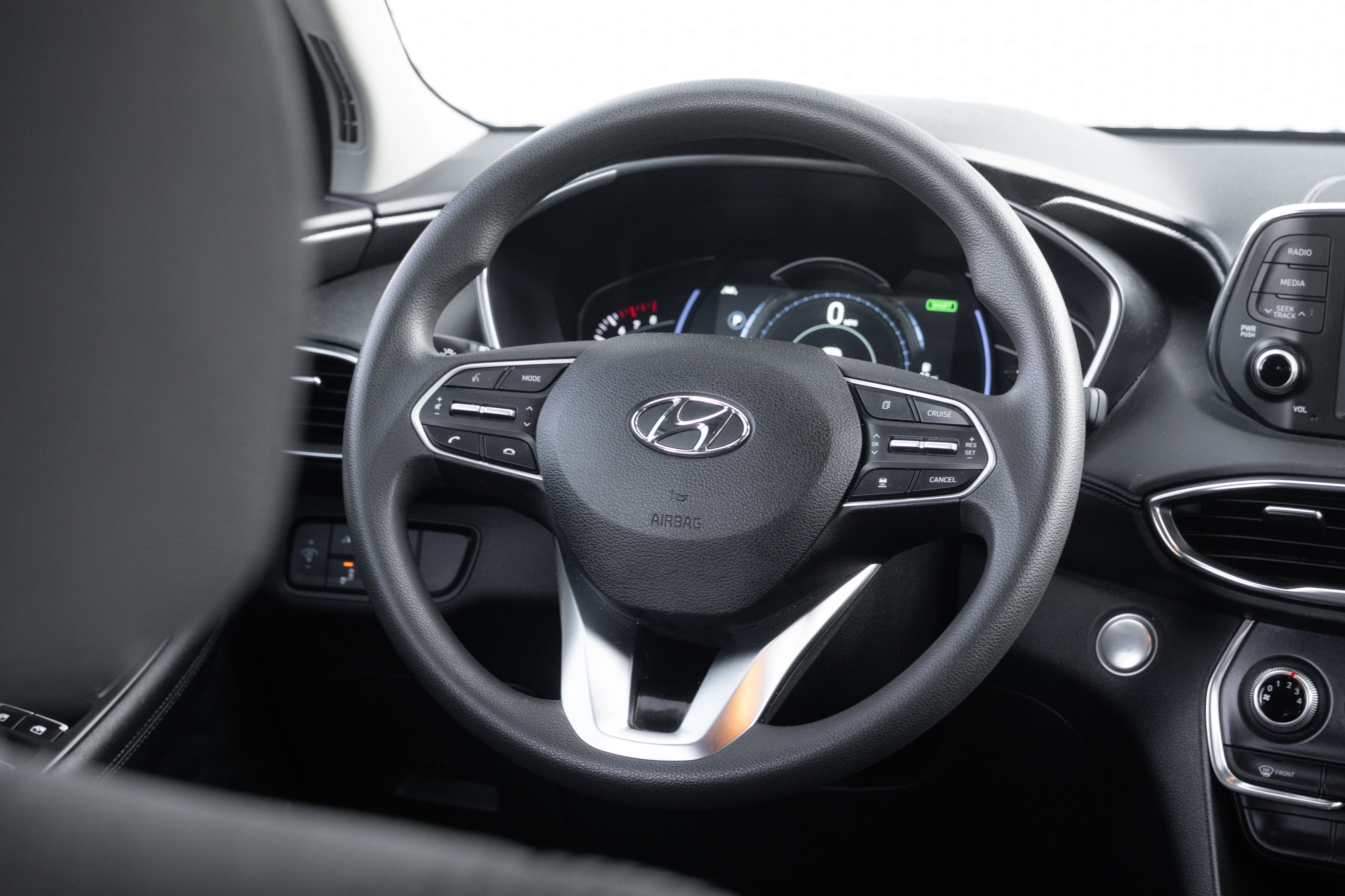 Used 2020 Hyundai Santa Fe SEL image 9