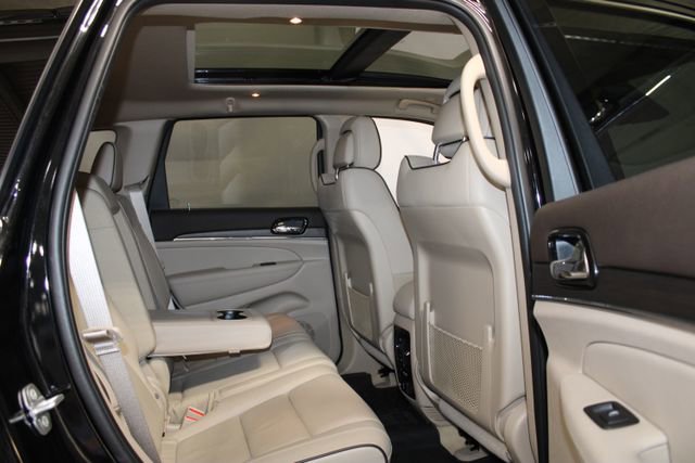 Used 2021 Jeep Grand Cherokee Overland AWD/4WD image 16
