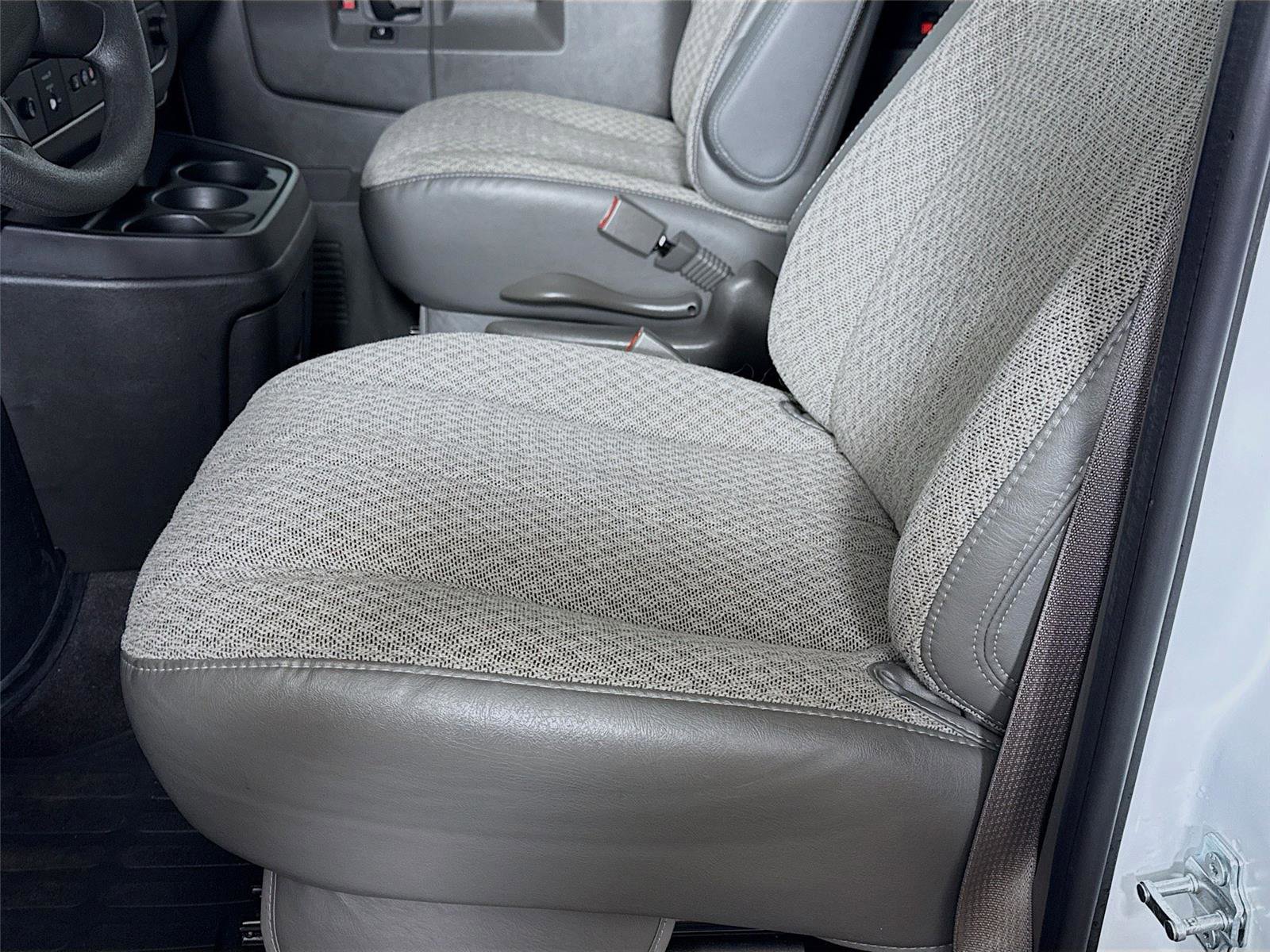 Used 2025 Chevrolet Express 3500 LT w/ LT Preferred Equipment Group image 12