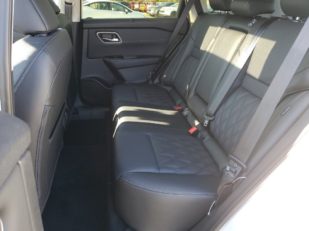 New 2026 Nissan Rogue Platinum w/ Platinum Premium Package AWD/4WD image 11