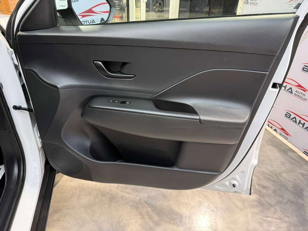 Used 2025 Hyundai Kona SEL image 59