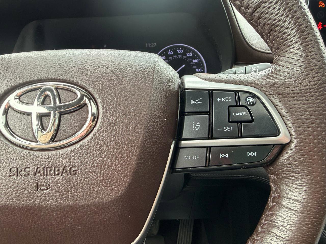 Used 2022 Toyota Sienna Platinum image 34