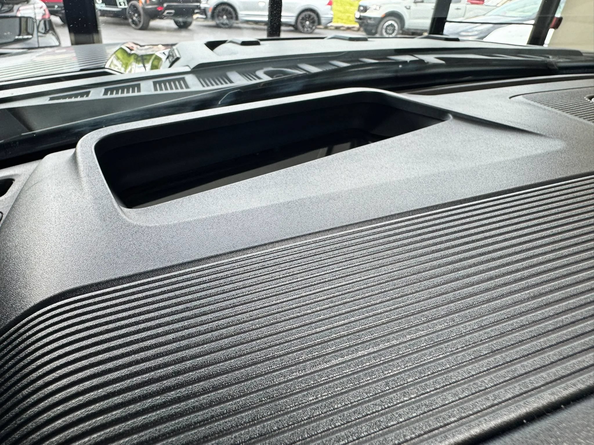 Used 2025 Ford F150 Raptor AWD/4WD image 39