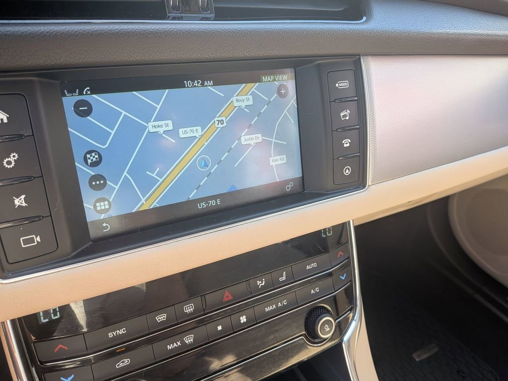 Used 2016 Jaguar XF Premium RWD image 21