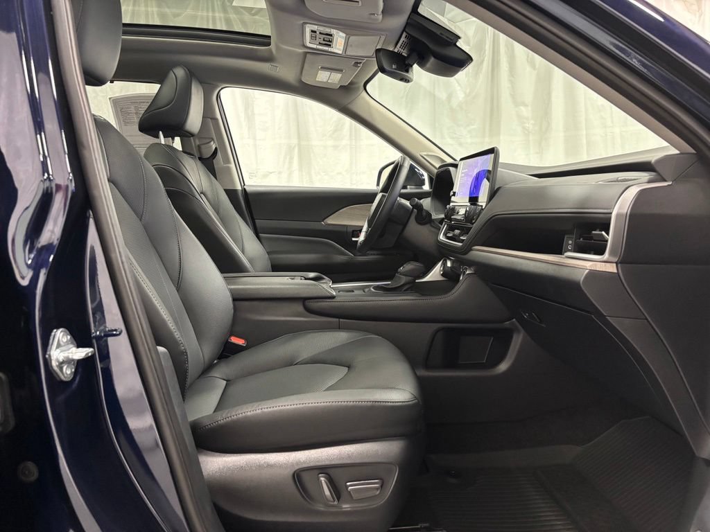 Used 2026 Toyota Grand Highlander AWD image 67