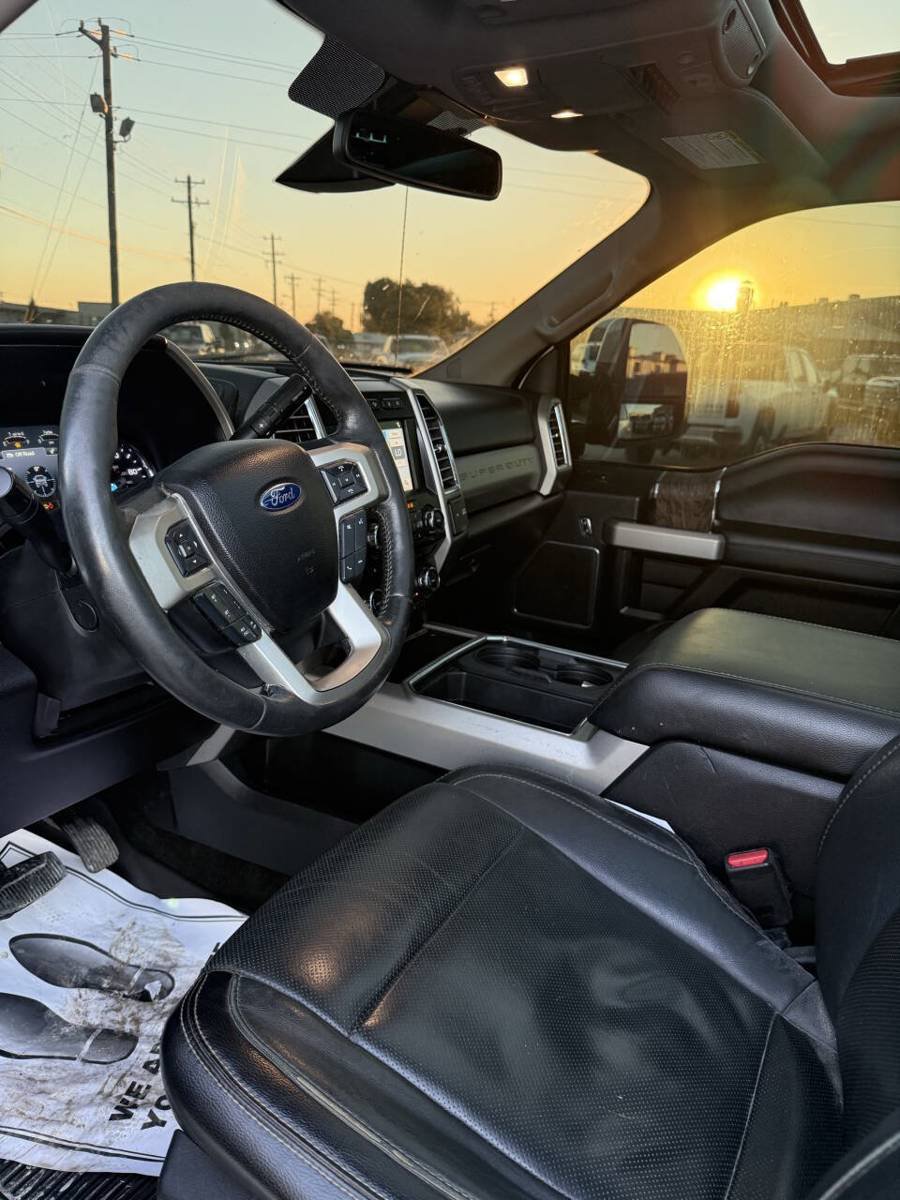 Used 2017 Ford F250 Lariat w/ Lariat Ultimate Package AWD/4WD image 12