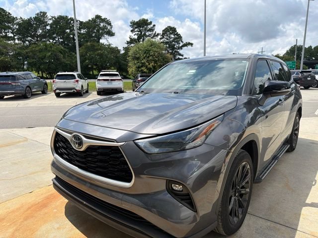 Used 2022 Toyota Highlander LE FWD video 1