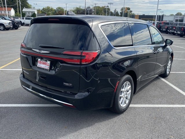 New 2026 Chrysler Pacifica Select image 7