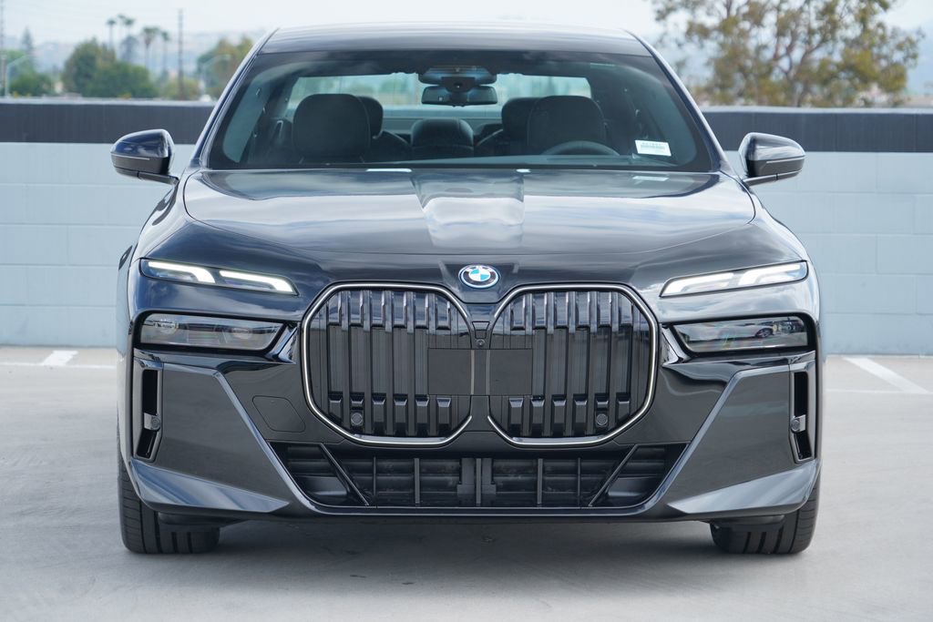 New 2026 BMW i7 xDrive60 AWD/4WD image 2