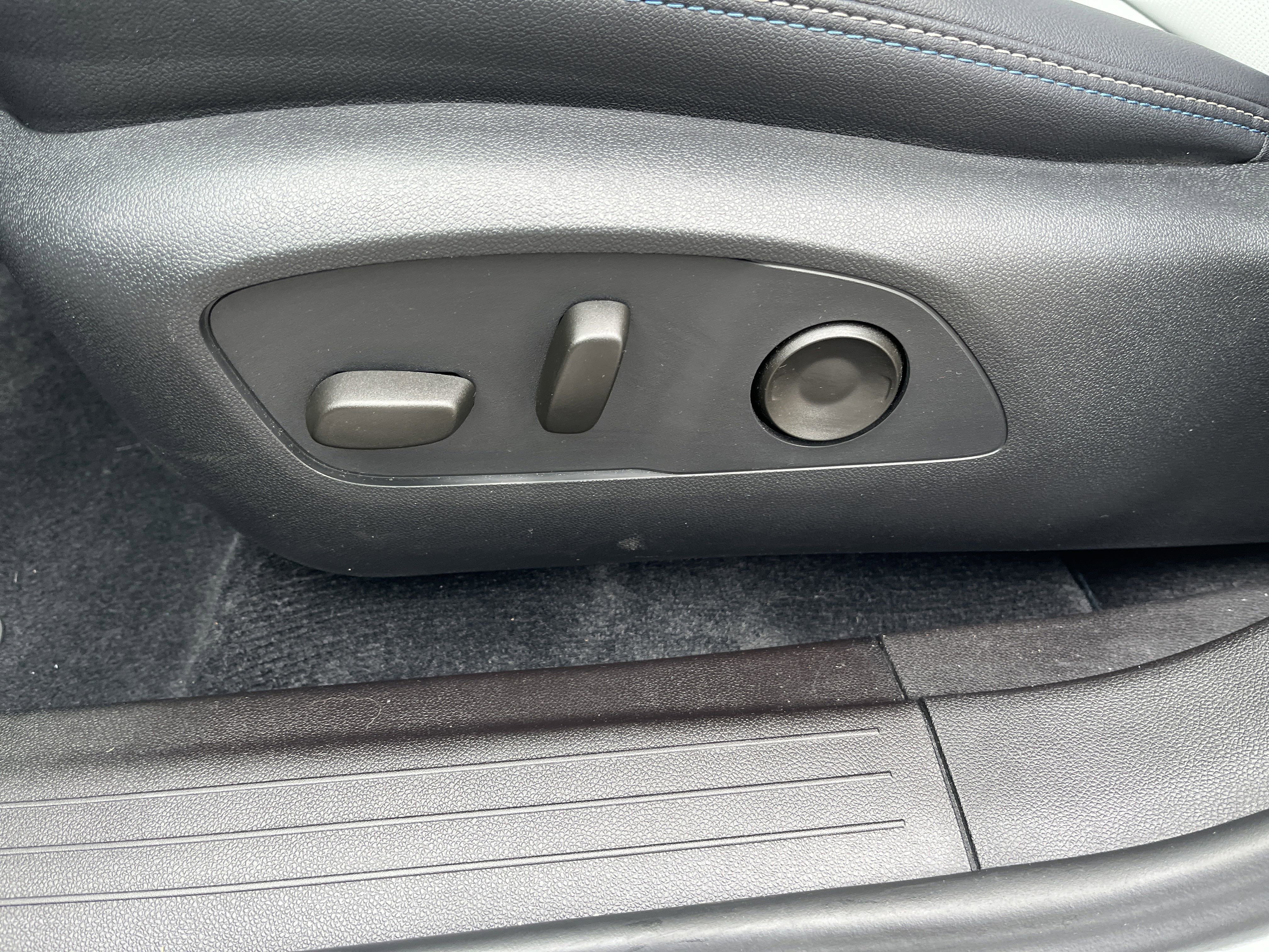 Used 2025 Chevrolet Equinox EV LT w/ Convenience Package image 10