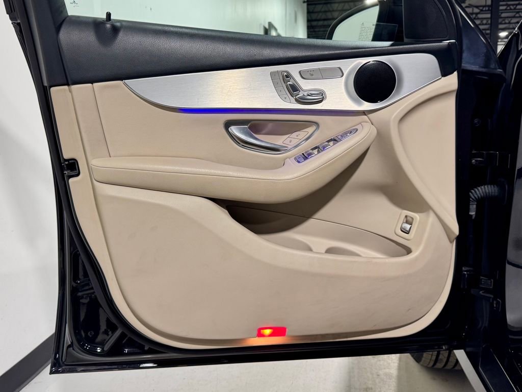 Used 2021 Mercedes-Benz GLC 300 4MATIC image 12