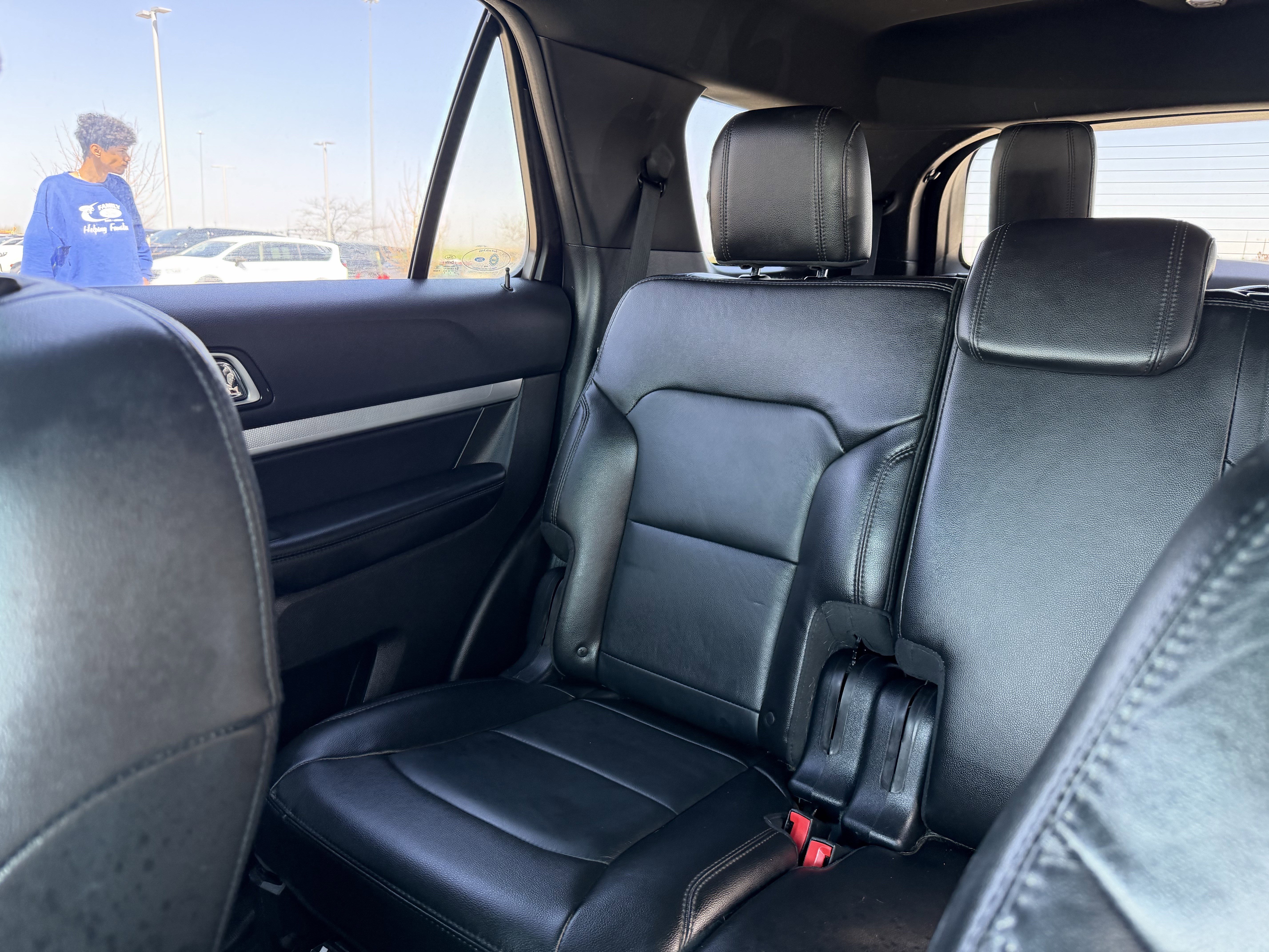 Used 2017 Ford Explorer XLT w/ Equipment Group 202A AWD/4WD image 12