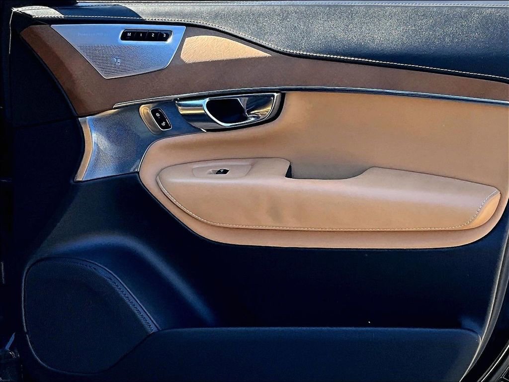 Used 2017 Volvo XC90 T6 Inscription w/ Vision Package image 15