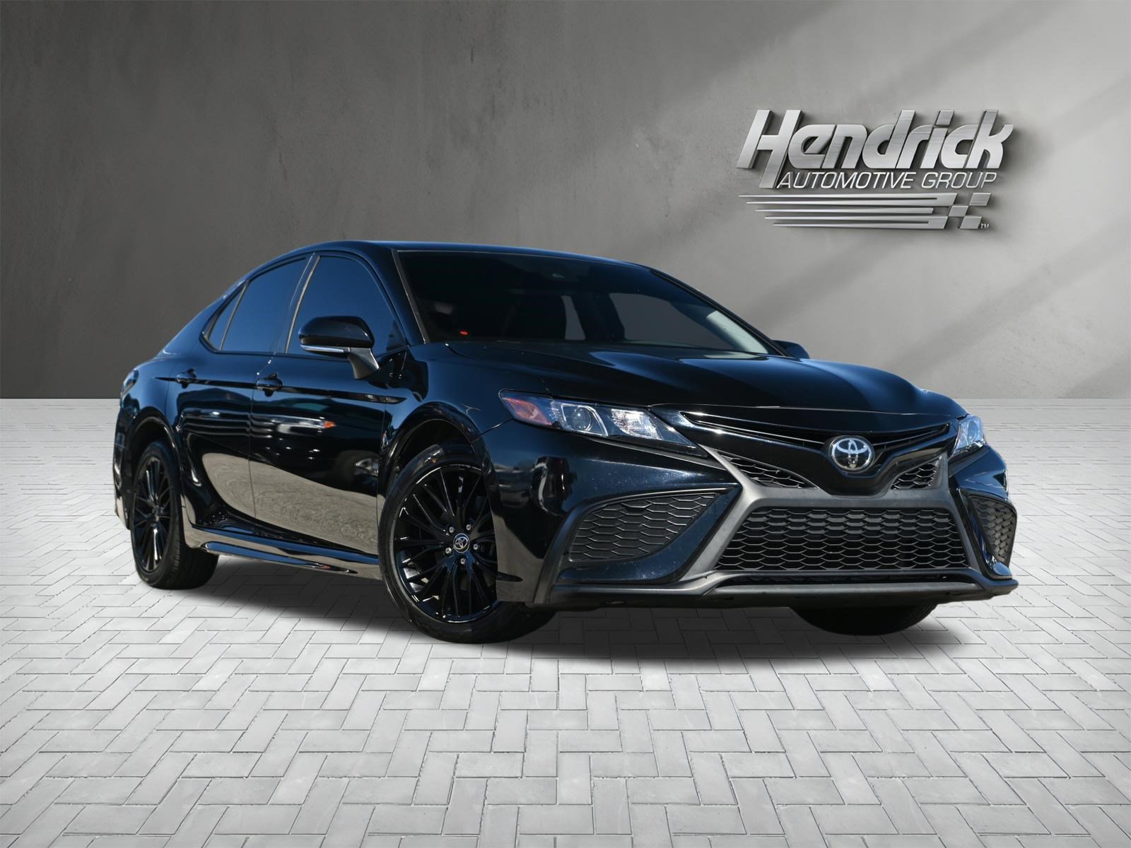 Used 2021 Toyota Camry SE w/ Convenience Package image 2