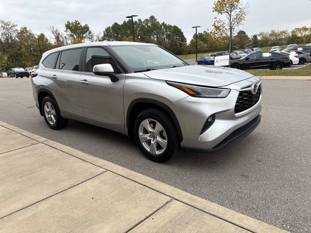 Used 2024 Toyota Highlander LE image 6