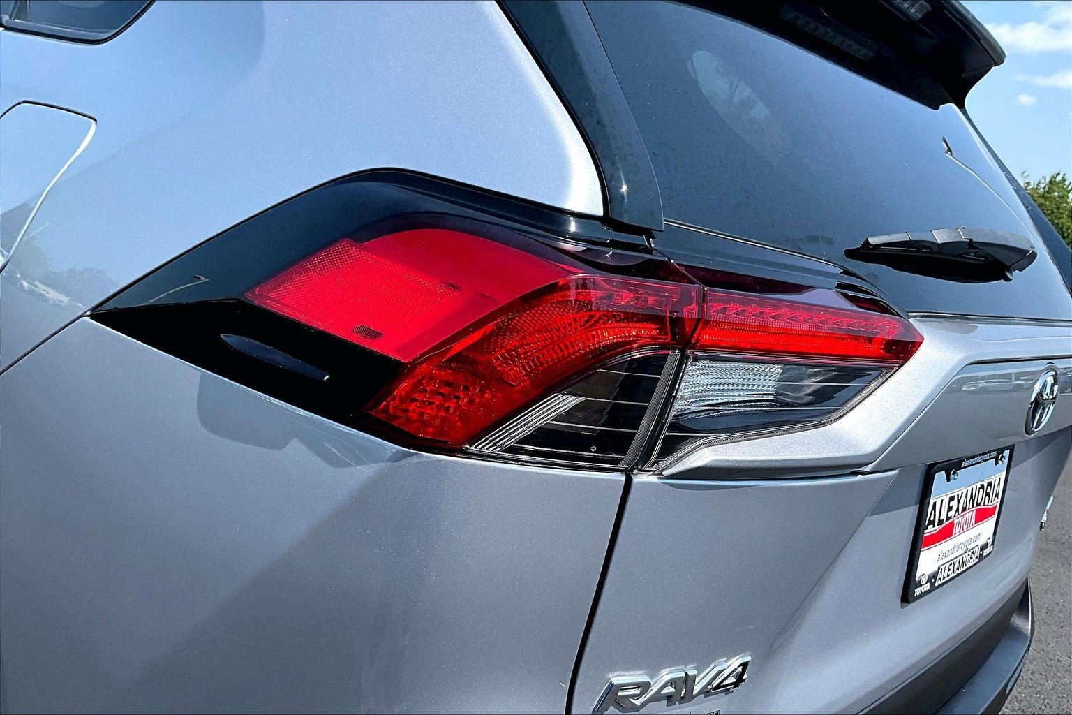 Used 2023 Toyota RAV4 LE AWD/4WD image 27