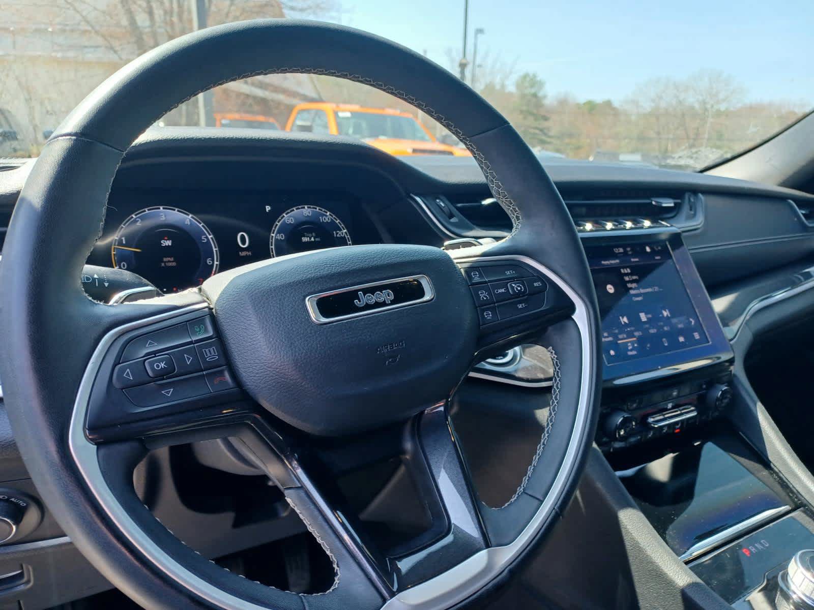 Used 2023 Jeep Grand Cherokee Altitude AWD/4WD image 9