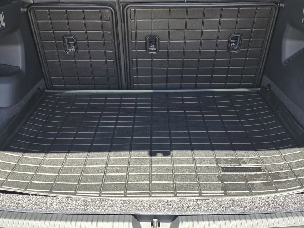 Used 2026 Volkswagen Tiguan SE R-Line image 24