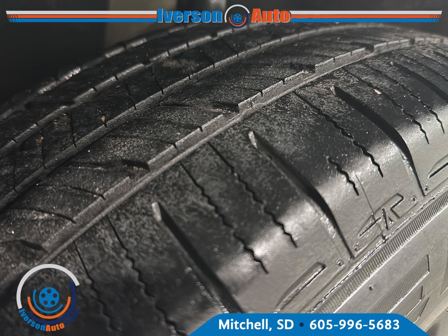 Used 2021 Chrysler Pacifica Touring-L w/ S Appearance Package AWD/4WD image 11