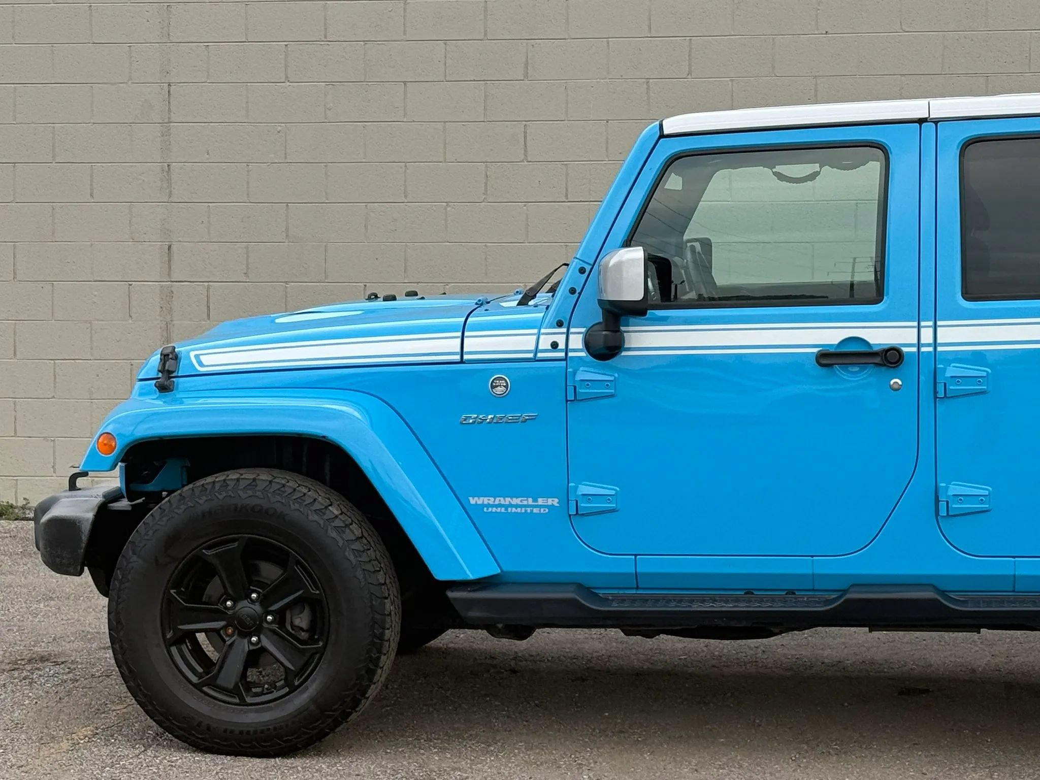 Used 2017 Jeep Wrangler Unlimited Sahara w/ Quick Order Package 23E Chief AWD/4WD image 3