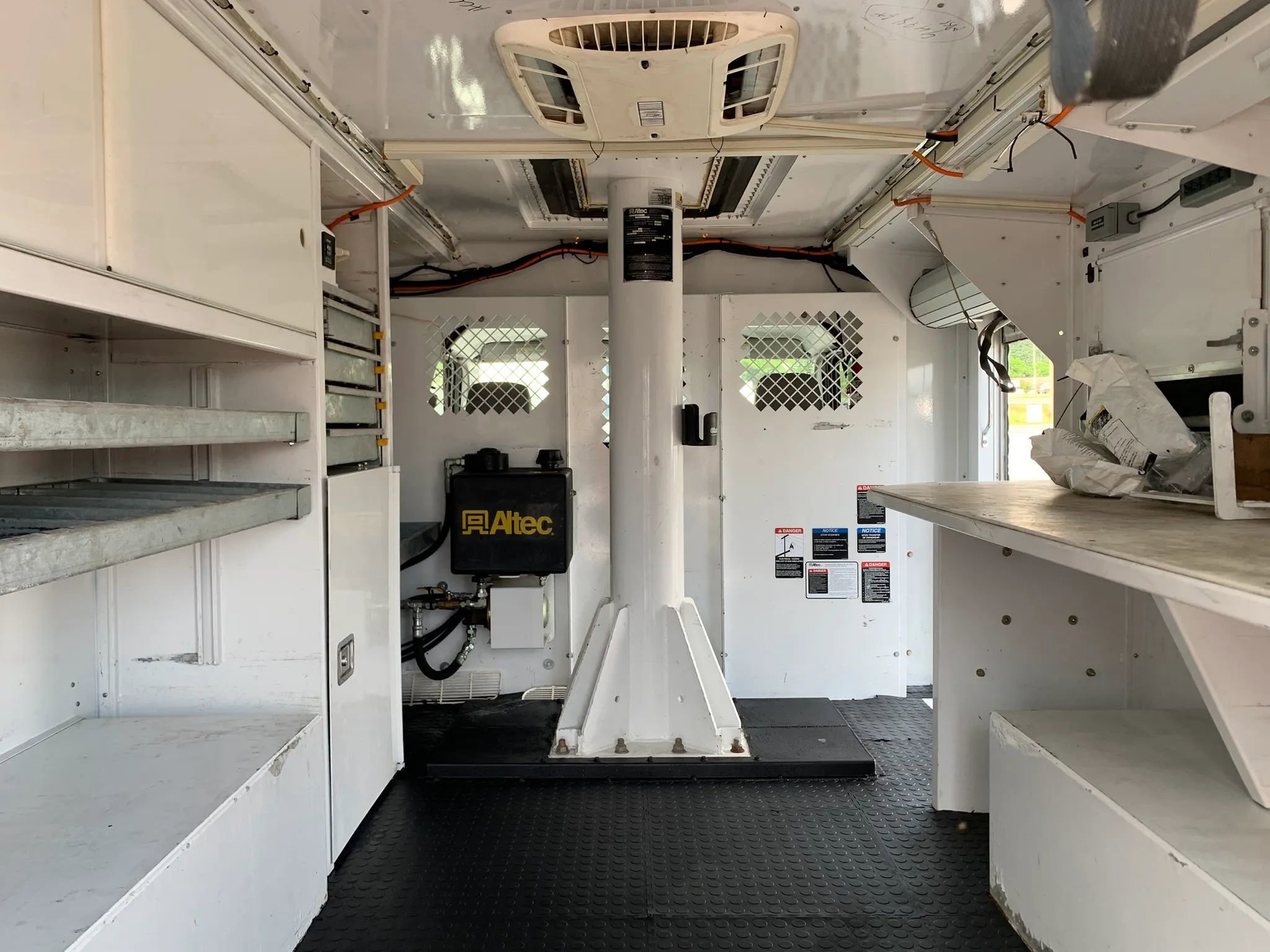 Used 2018 Ford E-350 and Econoline 350 Super Duty RWD image 28