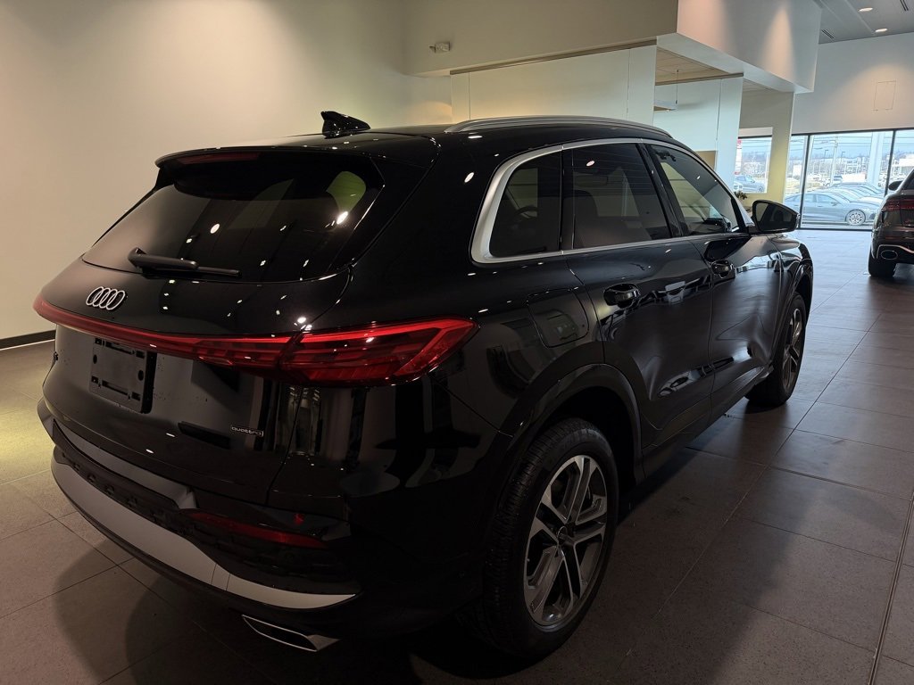 Used 2025 Audi Q5 Premium w/ Convenience Package image 27
