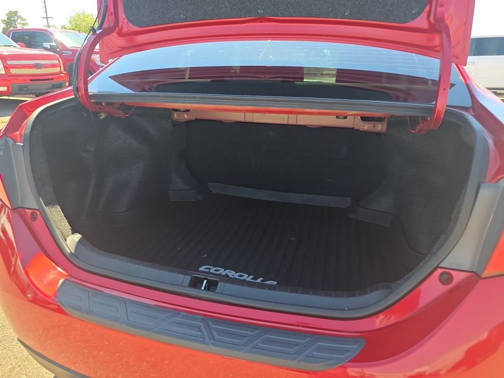 Used 2018 Toyota Corolla SE FWD image 17