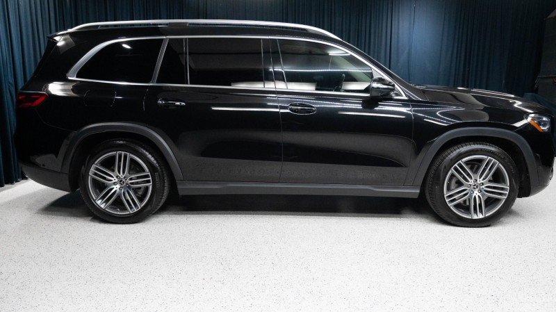 Certified 2026 Mercedes-Benz GLS 450 4MATIC image 4