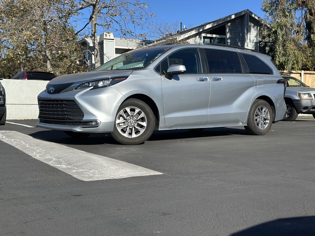 Certified 2024 Toyota Sienna XLE image 1