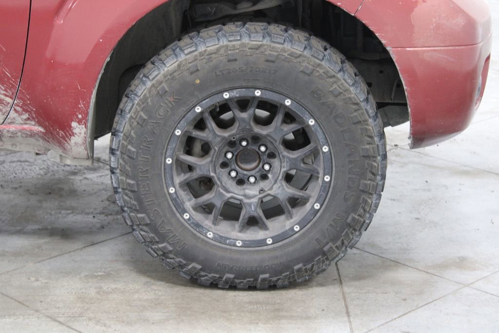 Used 2014 Nissan Frontier SV image 12