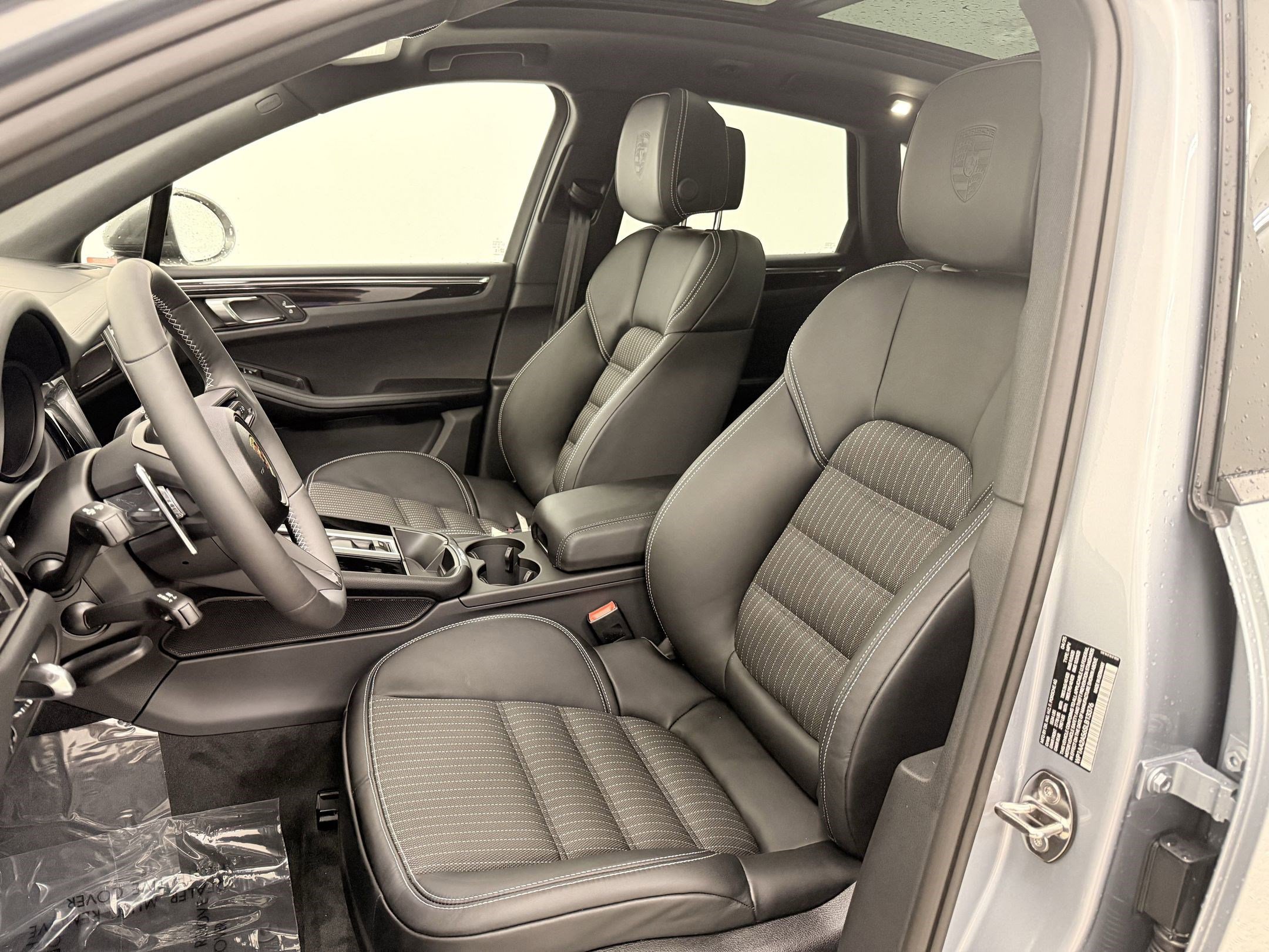 Used 2025 Porsche Macan image 5