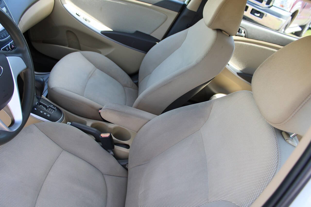 Used 2013 Hyundai Accent GLS image 17