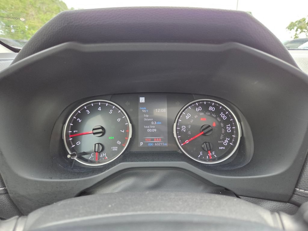 Used 2022 Toyota RAV4 XLE Premium FWD image 35