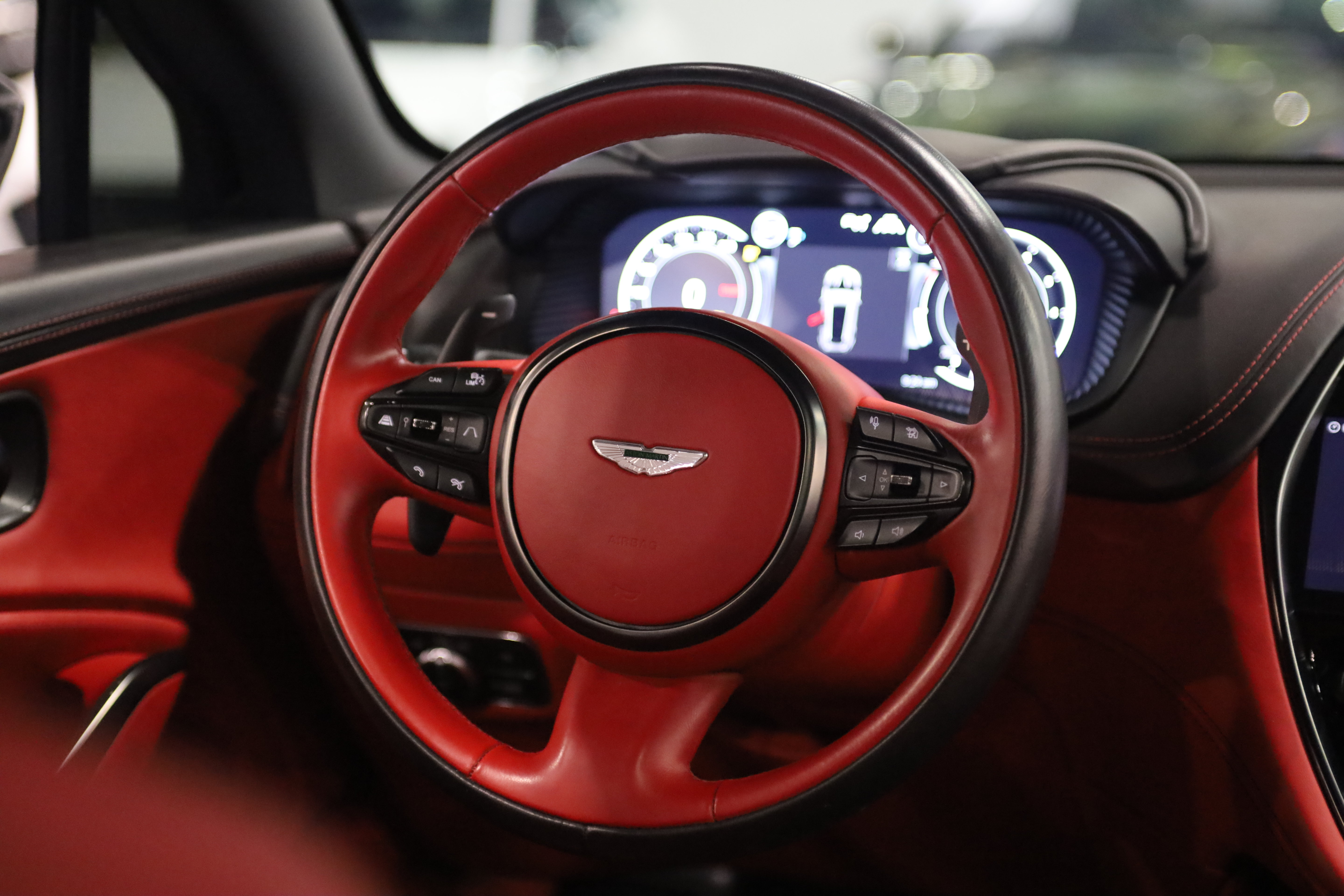 Used 2022 Aston Martin DBX AWD/4WD image 24