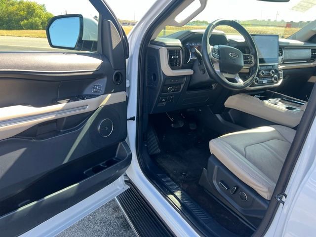 Used 2022 Ford Expedition Limited RWD image 10