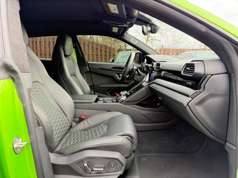 Used 2022 Lamborghini Urus AWD/4WD image 30