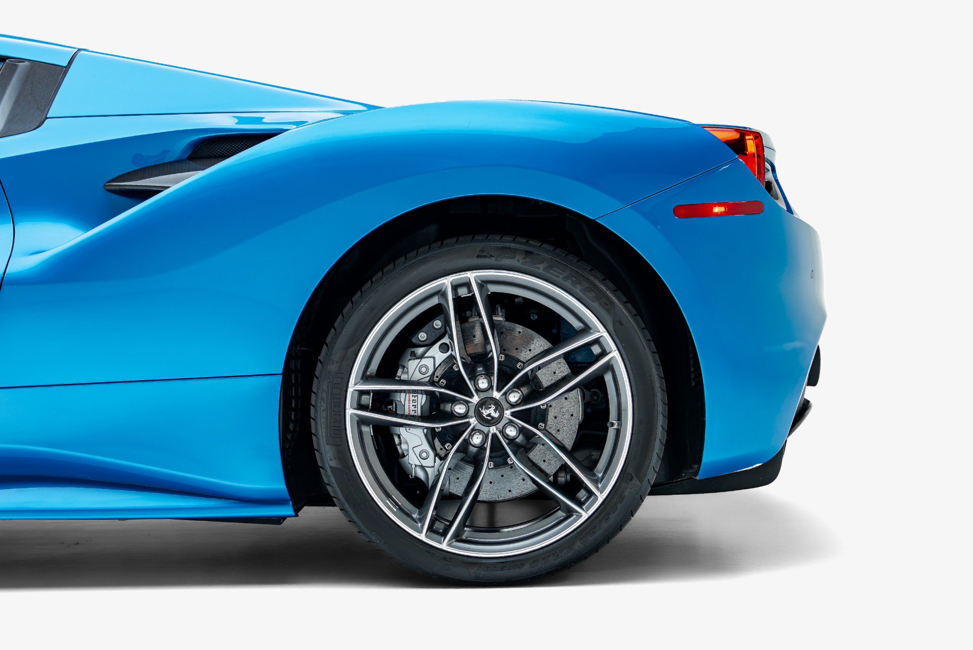 Used 2019 Ferrari 488 Spider RWD image 21