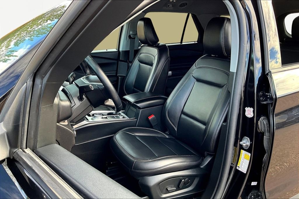 Used 2023 Ford Explorer XLT w/ Equipment Group 202A image 27