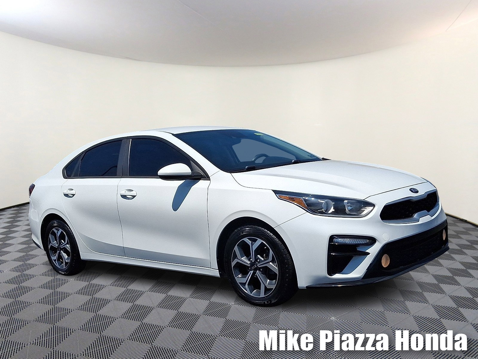 Used 2019 Kia Forte LXS FWD image 1