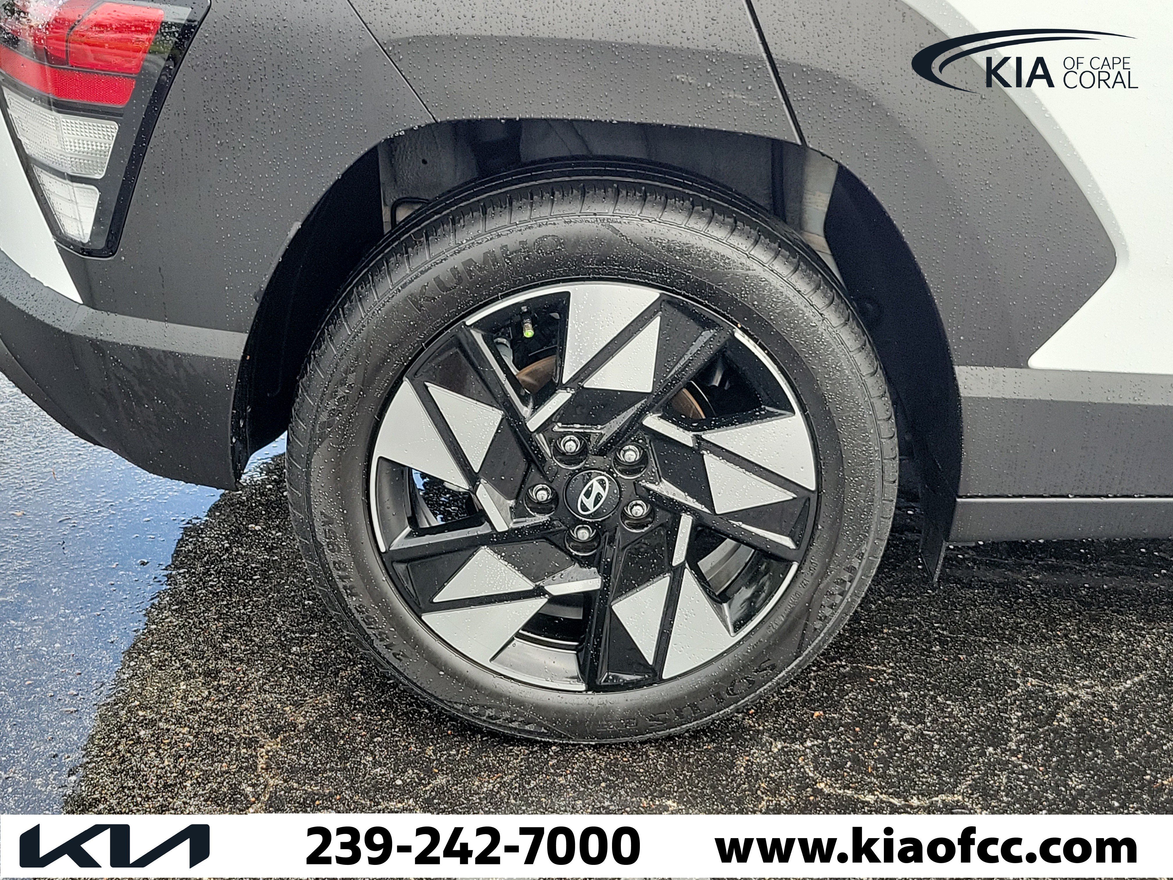 Used 2024 Hyundai Kona SEL FWD image 9