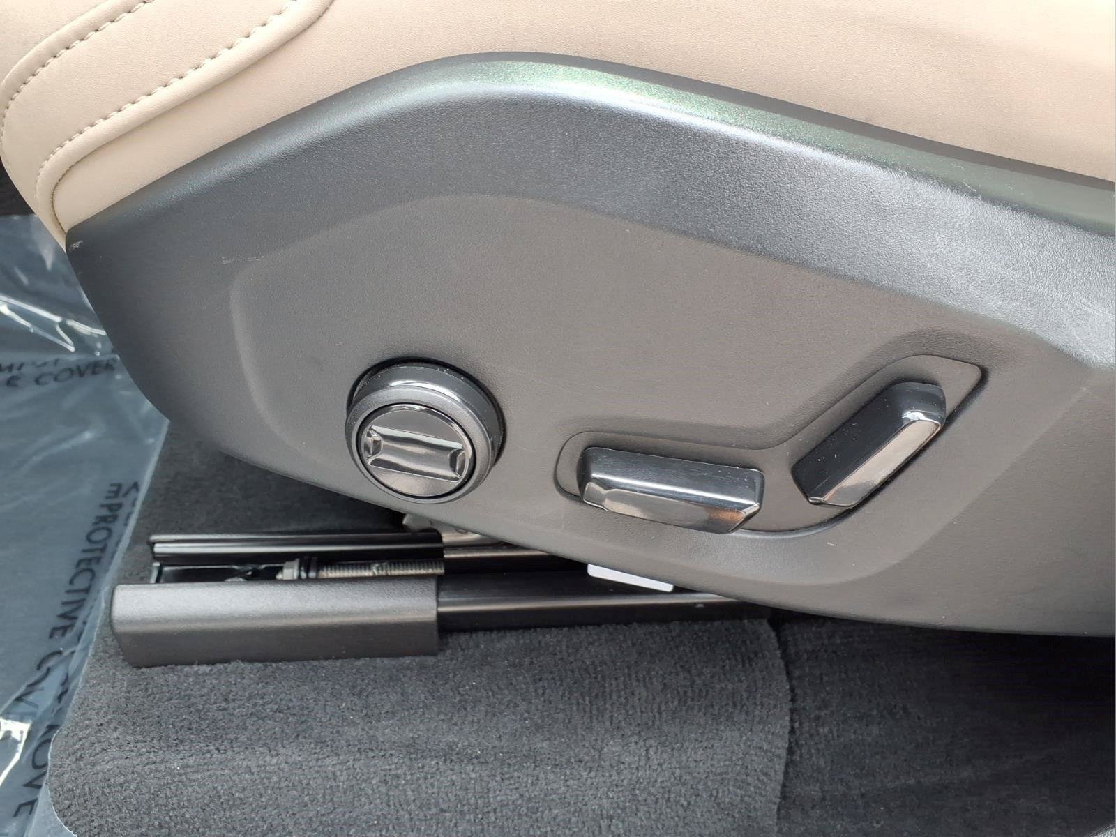 Certified 2026 Volvo XC90 B6 Plus AWD/4WD image 18