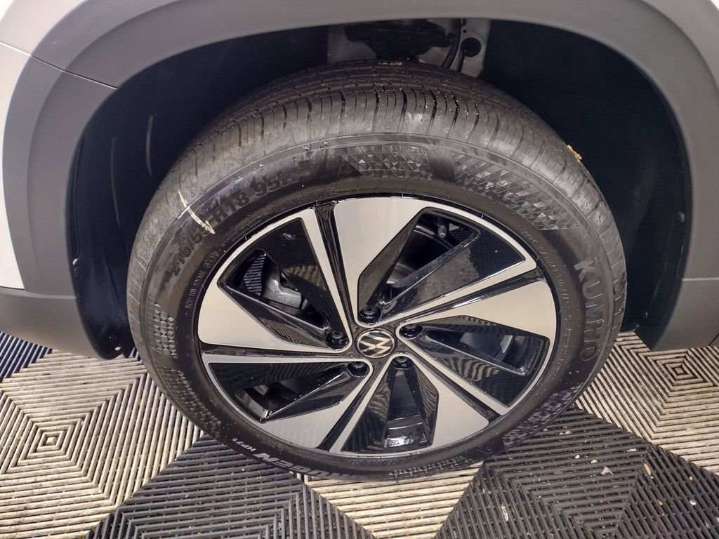 New 2025 Volkswagen Taos SE image 5