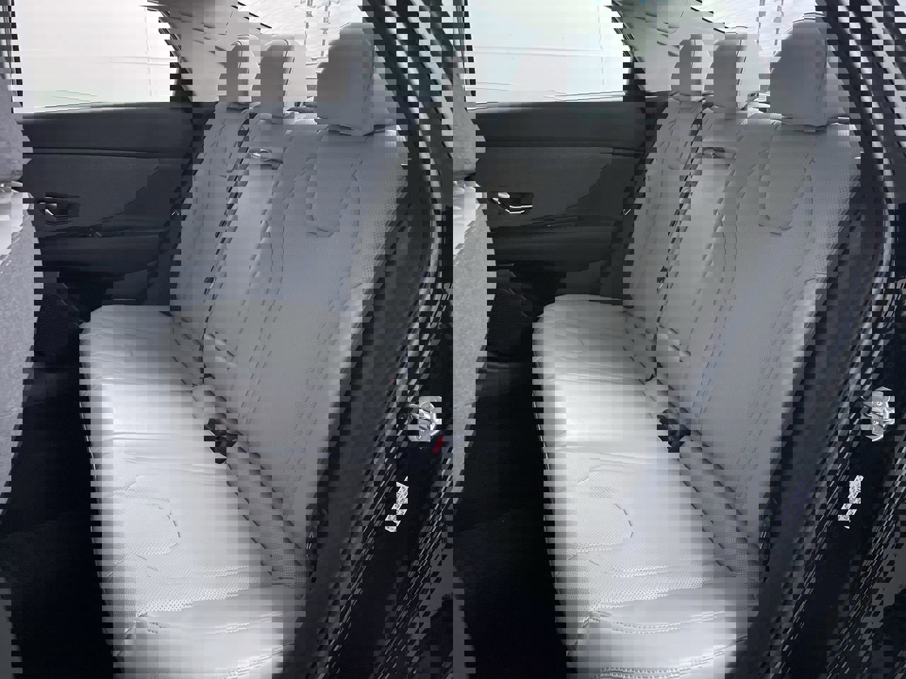 Used 2023 Hyundai Elantra Limited image 21