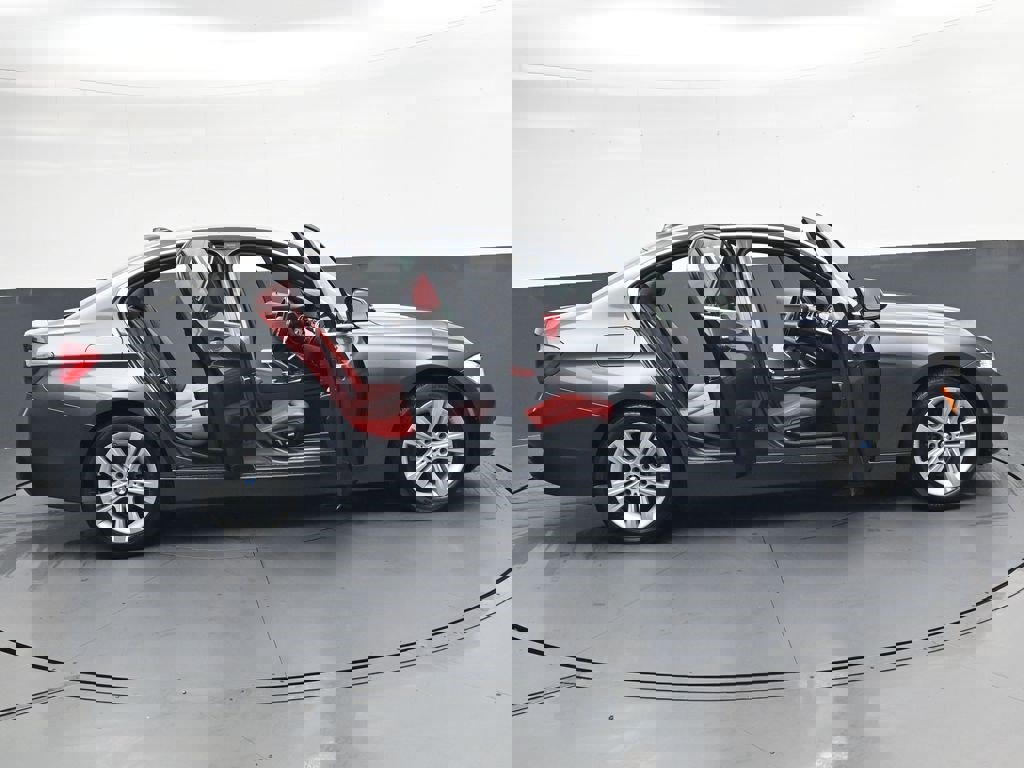 Used 2018 BMW 330i xDrive Sedan w/ Convenience Package image 37